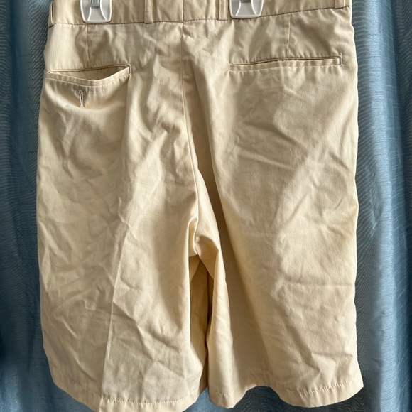 Day’s size 34 men’s yellow shorts comfortable for golf, or tennis - like new - Picture 5 of 11